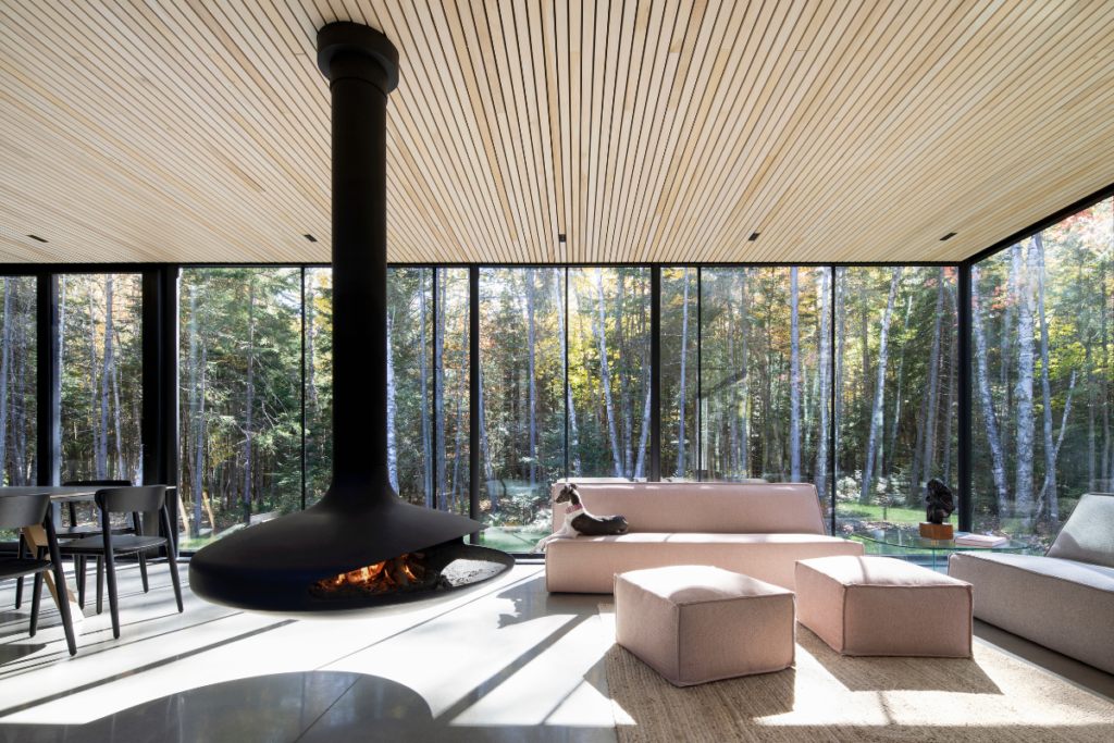 El centro de esta casa es un árbol de manzanos