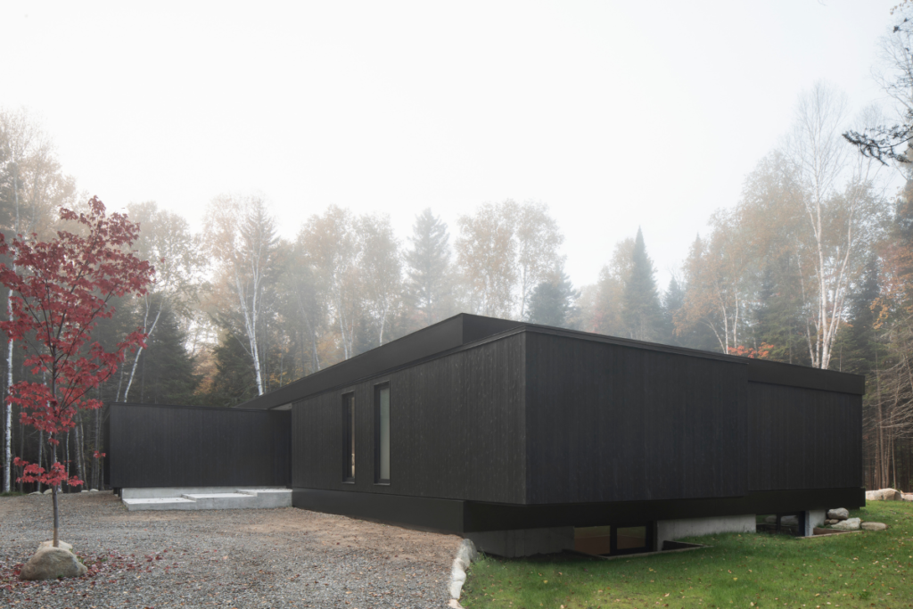 El centro de esta casa es un árbol de manzanos