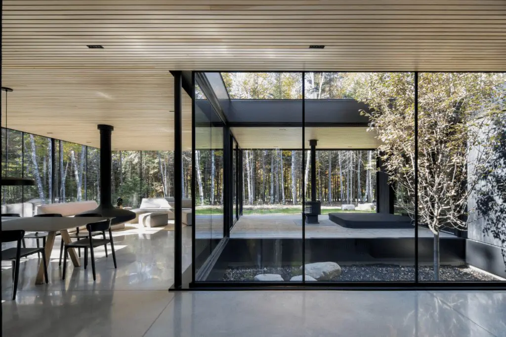 El centro de esta casa es un árbol de manzanos El centro de esta casa es un árbol de manzanos