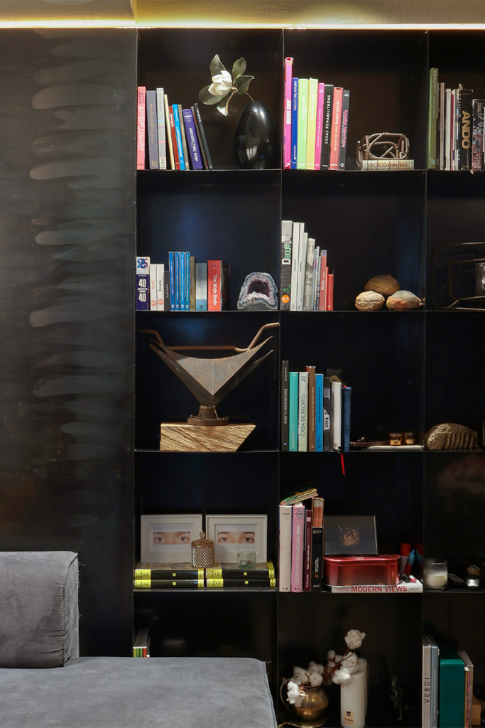 La sala principal convierte esta obra en un hogar que cuenta historias