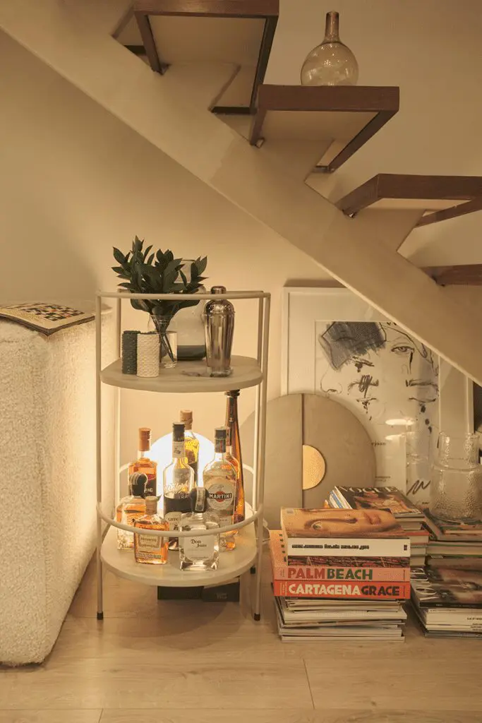 En este dúplex la luz indirecta y el sistema de sonido crean ambientes inmersivos para sentir