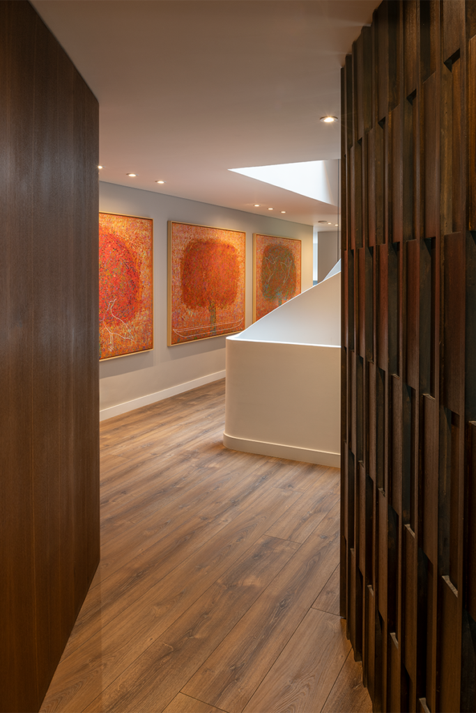 ‘el mayor reto de remodelar este apartamento fue su tamaño’: tres pisos y 750 m2