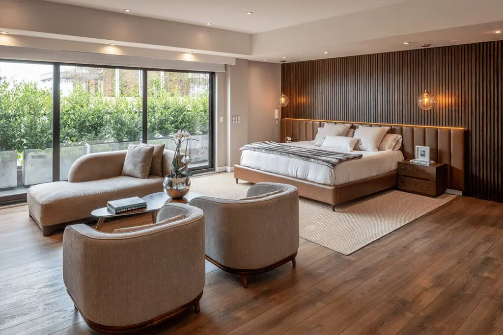‘el mayor reto de remodelar este apartamento fue su tamaño’: tres pisos y 750 m2