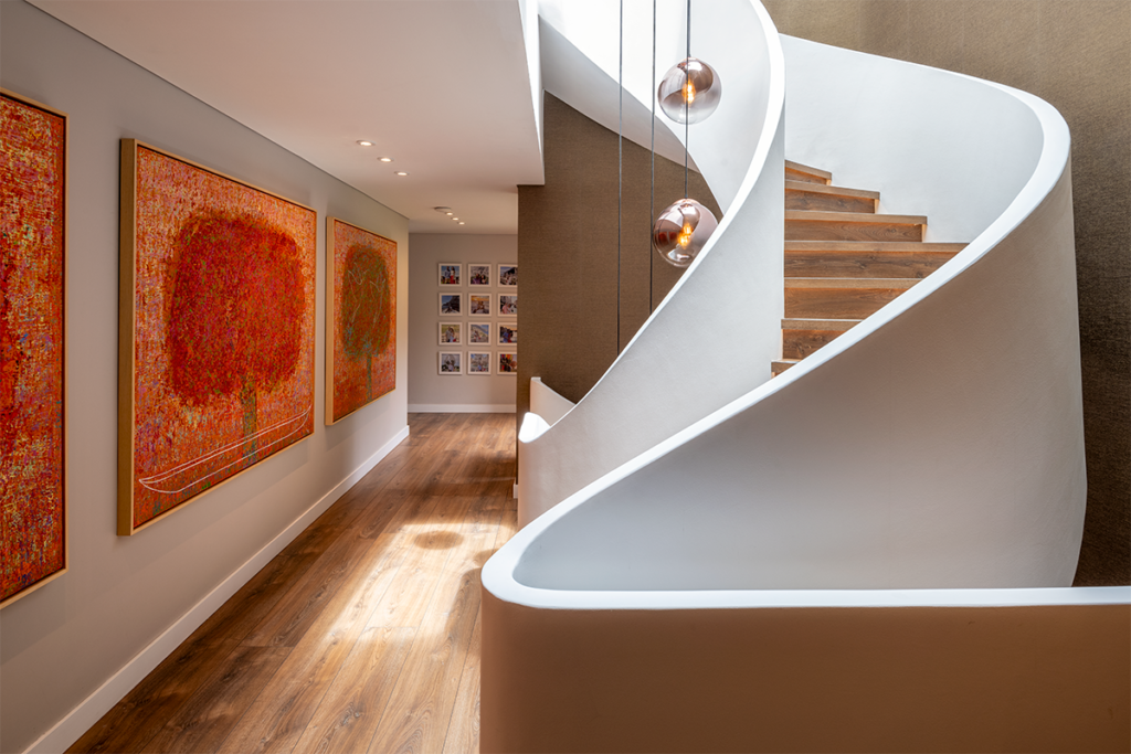 ‘el mayor reto de remodelar este apartamento fue su tamaño’: tres pisos y 750 m2