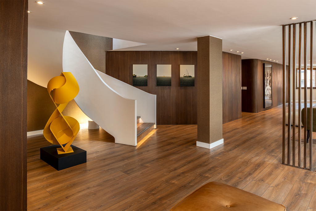 ‘el mayor reto de remodelar este apartamento fue su tamaño’: tres pisos y 750 m2