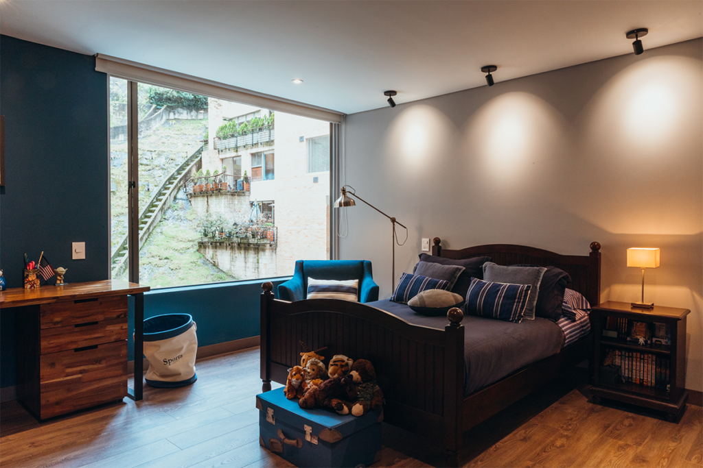 Un apartamento en los cerros orientales con una arquitectura dispuesta a la serenidad 