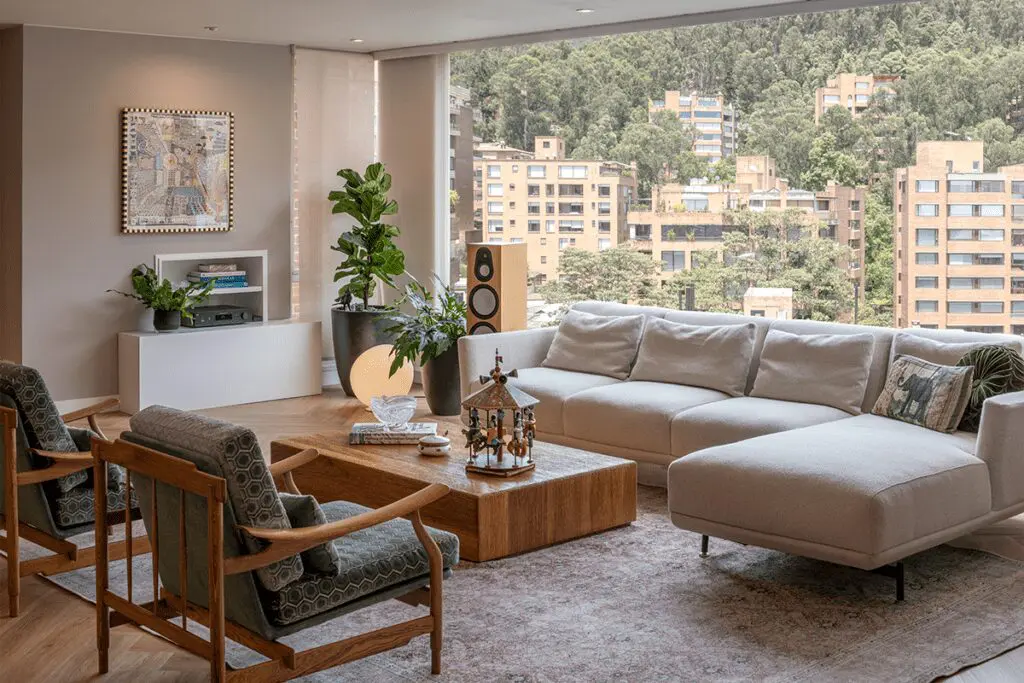 Adiós a los muros y los colores oscuros en este apartamento en bogotá