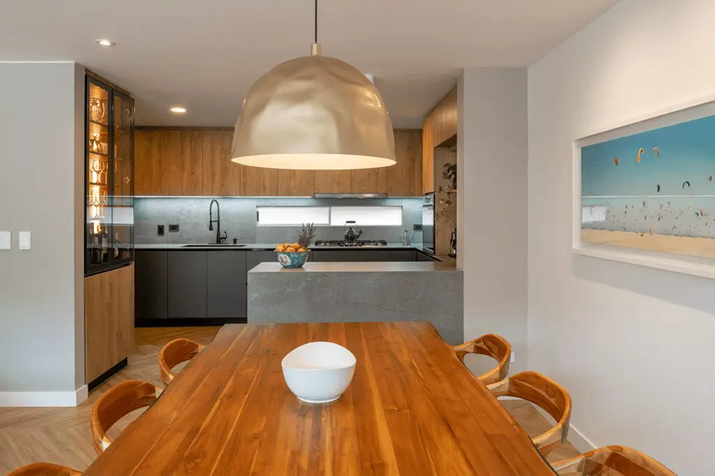 Adiós a los muros y los colores oscuros en este apartamento en bogotá