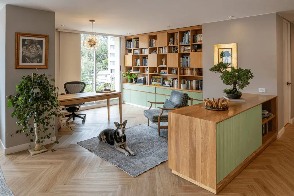 Adiós a los muros y los colores oscuros en este apartamento en bogotá