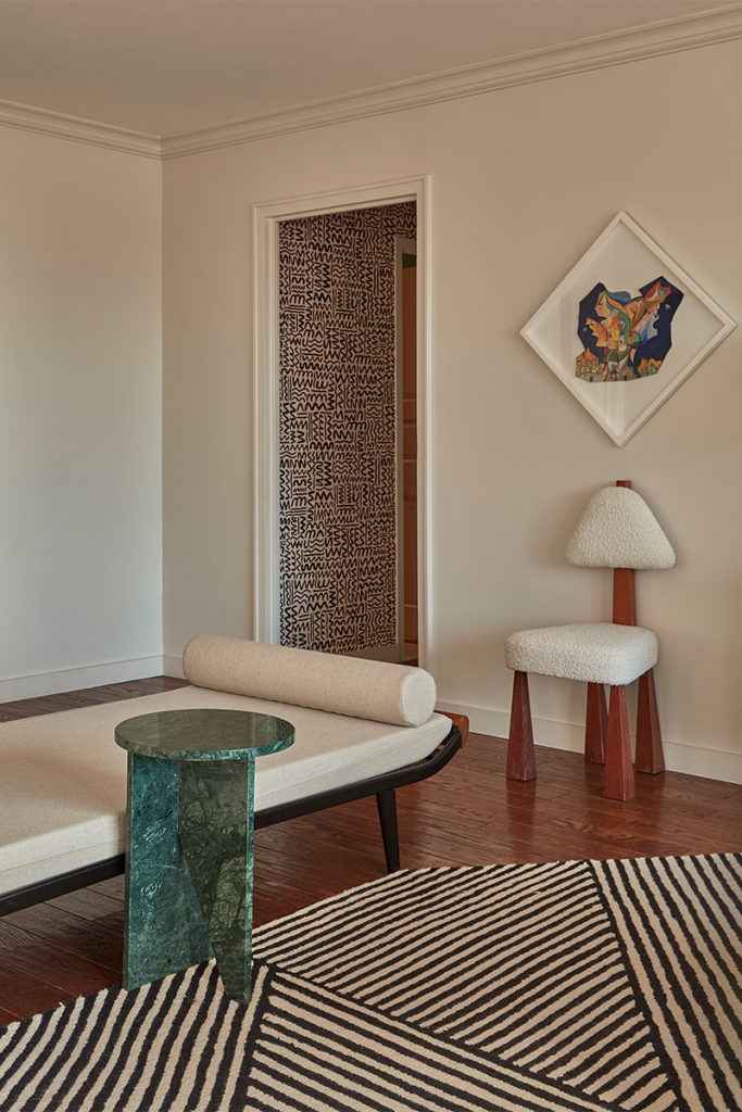 Herencia y color: el diálogo sutil de la renovación de un apartamento en nueva york