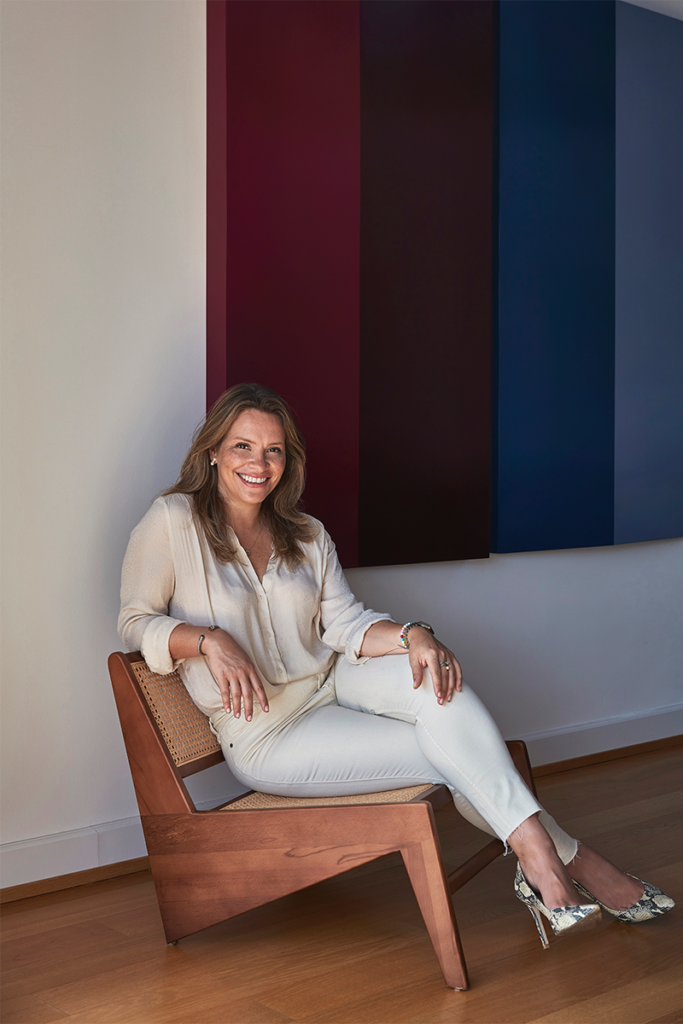 Herencia y color: el diálogo sutil de la renovación de un apartamento en nueva york