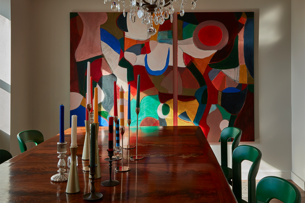 Herencia y color: el diálogo sutil de la renovación de un apartamento en nueva york