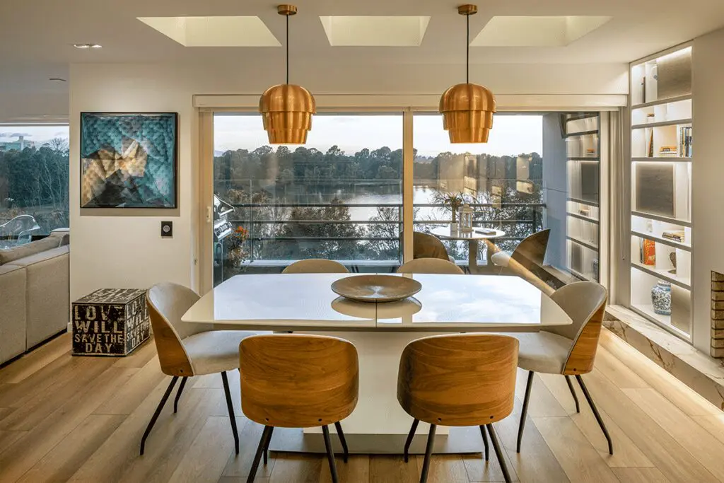 Este apartamento en bogotá tiene una relación directa con un lago