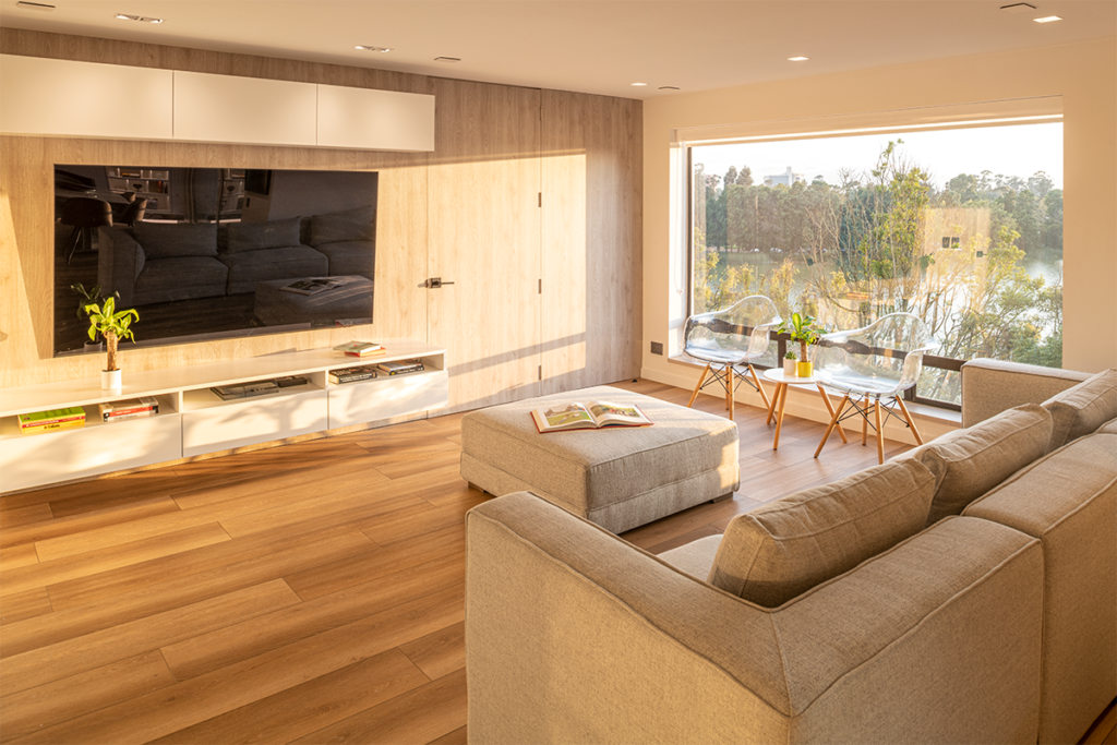 Este apartamento en bogotá tiene una relación directa con un lago