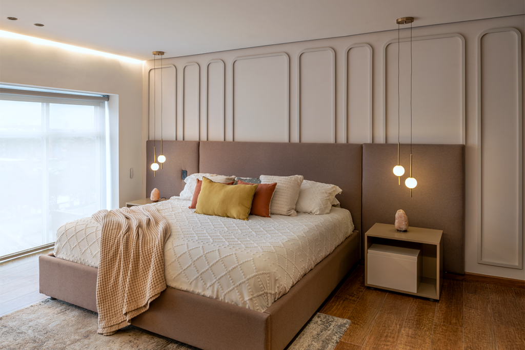 Un apartamento decorado por laura casas con un enfoque holístico