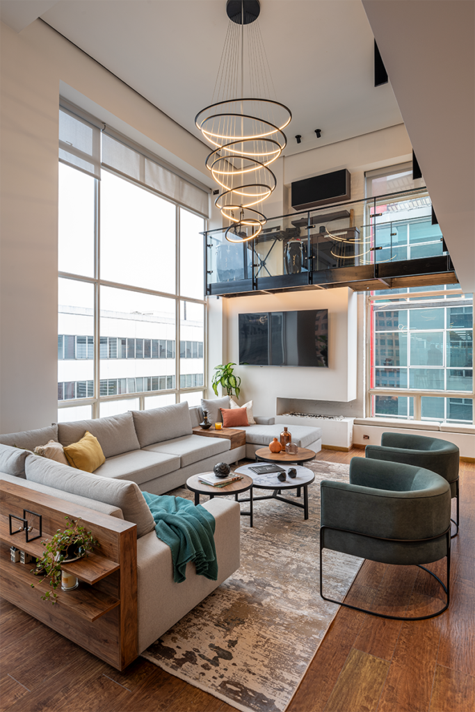 Un apartamento decorado por laura casas con un enfoque holístico