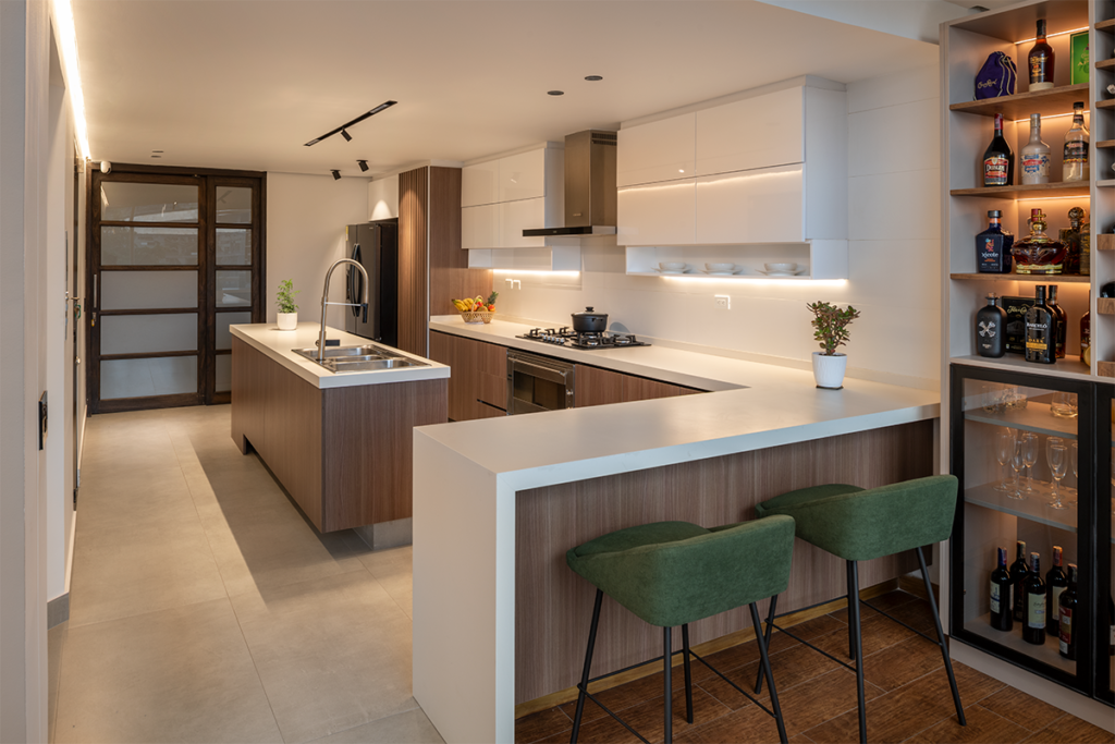 Un apartamento decorado por laura casas con un enfoque holístico