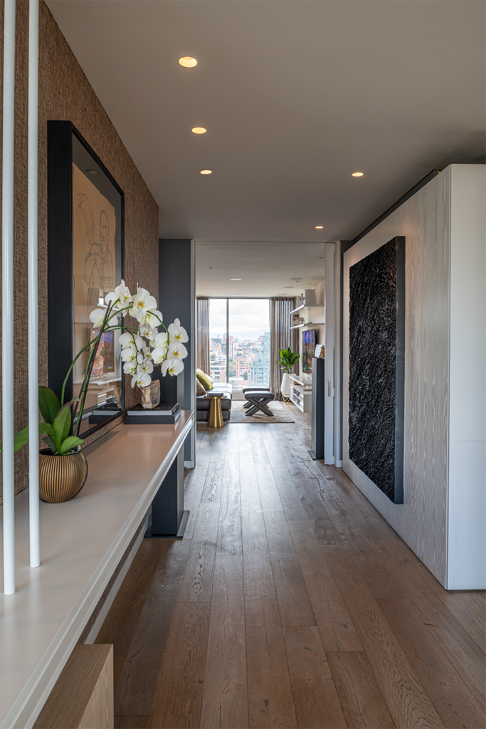 Este apartamento abre sus ventanas hacia paisaje urbano de bogotá