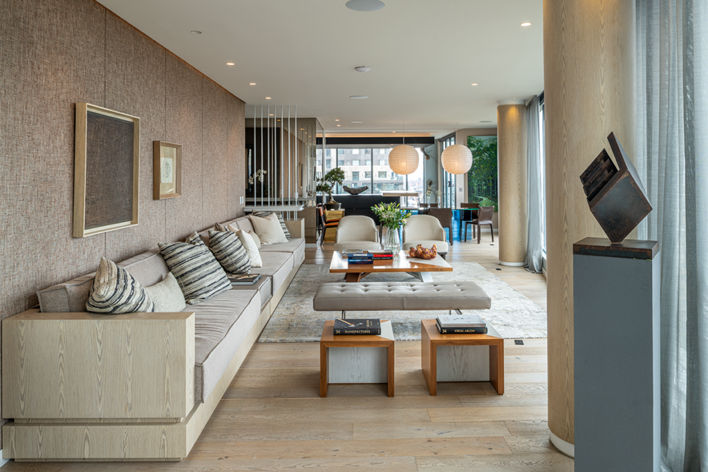 Este apartamento abre sus ventanas hacia paisaje urbano de bogotá