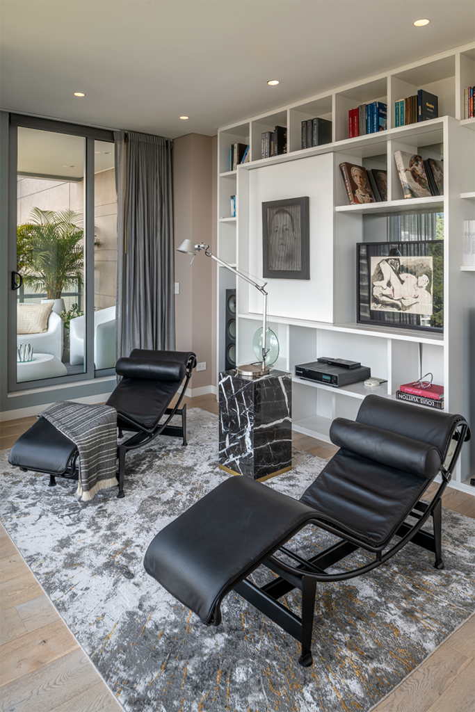 Este apartamento abre sus ventanas hacia paisaje urbano de bogotá