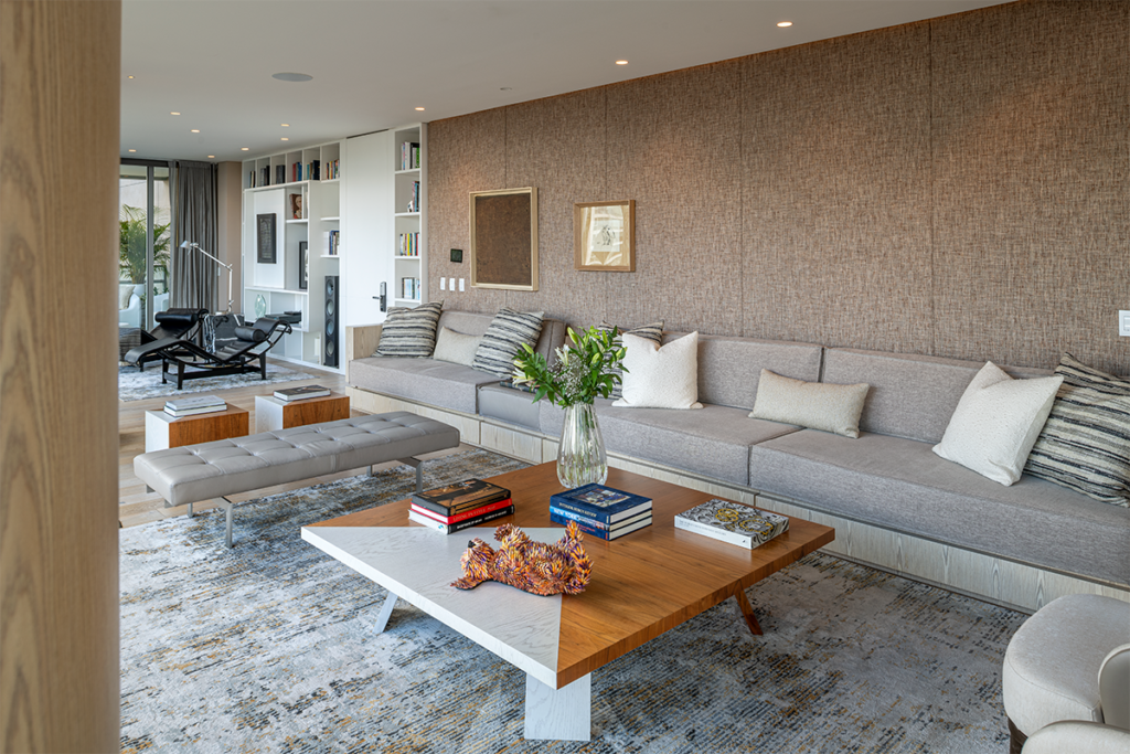 Este apartamento abre sus ventanas hacia paisaje urbano de bogotá