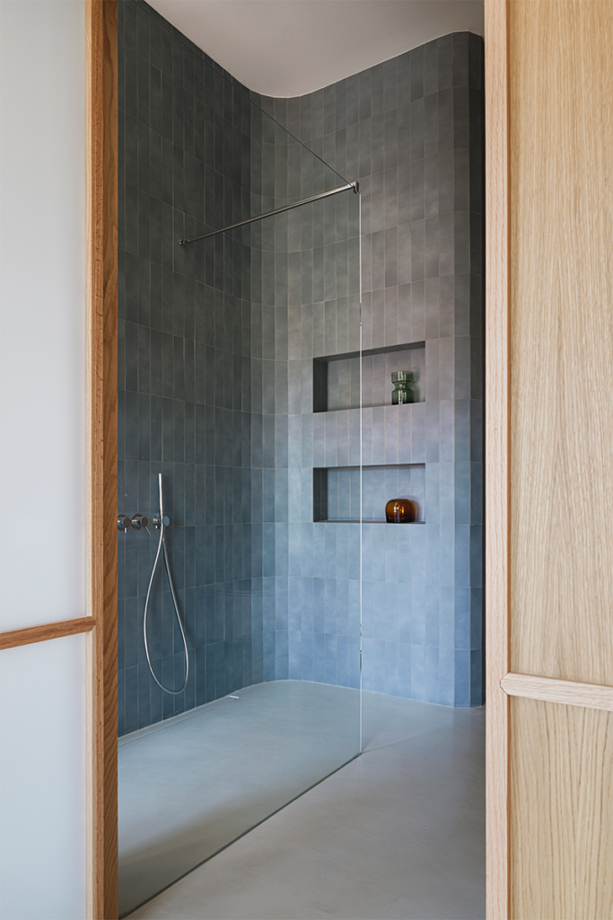 De antiguas oficinas a dúplex minimalista: una renovación en madrid