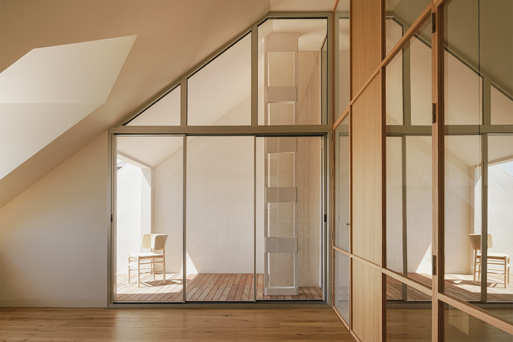 De antiguas oficinas a dúplex minimalista: una renovación en madrid