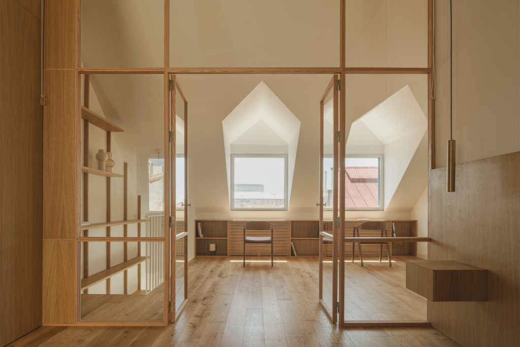 De antiguas oficinas a dúplex minimalista: una renovación en madrid