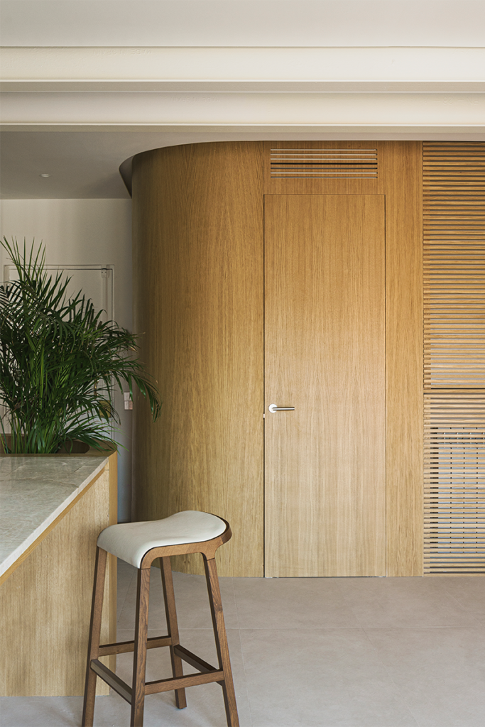 De antiguas oficinas a dúplex minimalista: una renovación en madrid