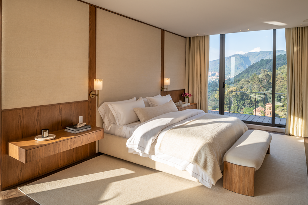 El diseño de este apartamento en bogotá logró un cálido minimalismo