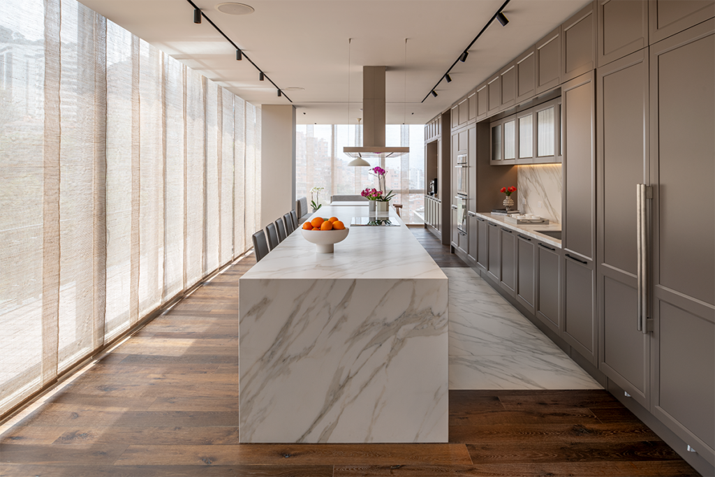 El diseño de este apartamento en bogotá logró un cálido minimalismo