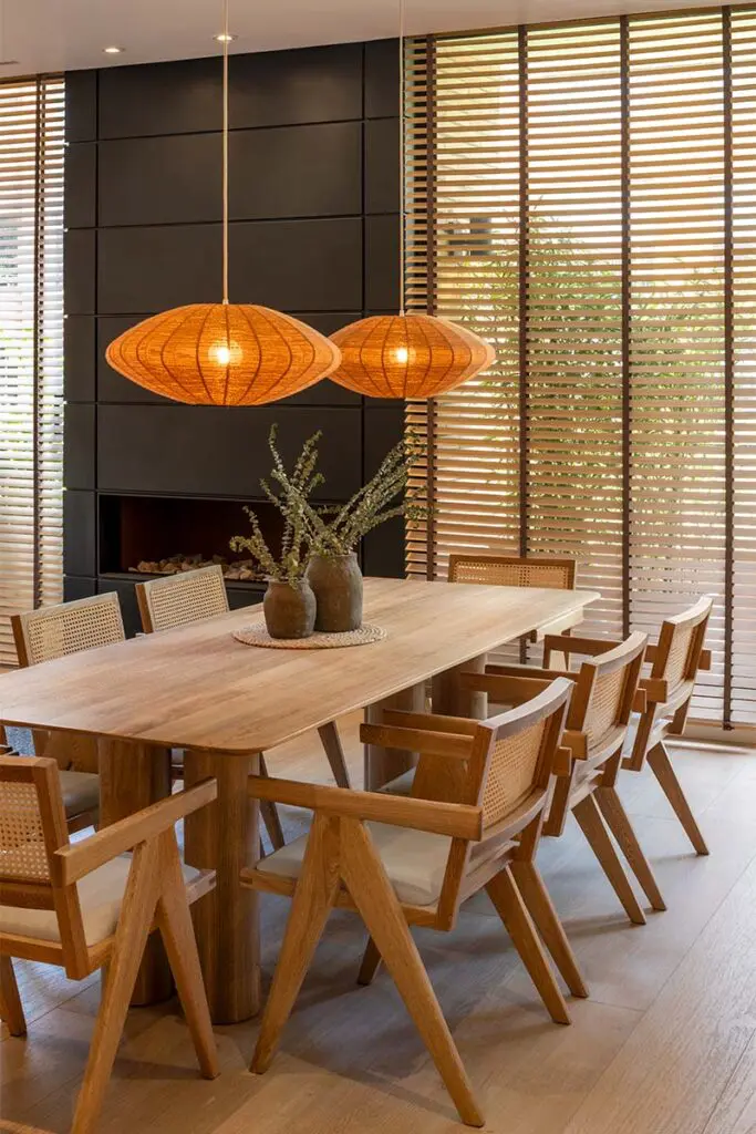 Interiorismo cálido: un apartamento remodelado para borrar los límites con el paisaje