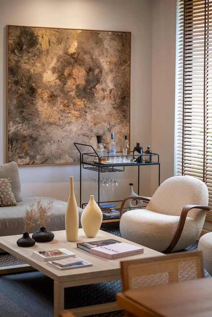 Interiorismo cálido: un apartamento remodelado para borrar los límites con el paisaje