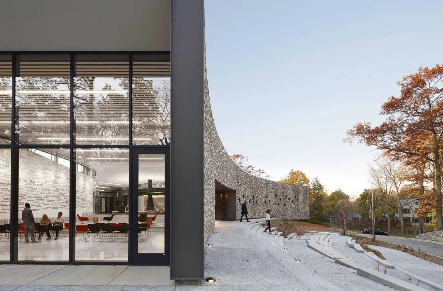 Jeanne gang, arquitecta del año Arcus center for social justice en kalamazoo, michigan, diseñado por gang. Foto: studio gang.