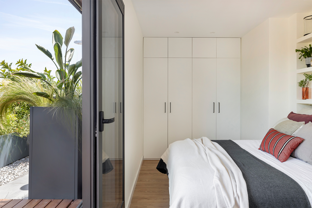 Para inspirarse: un pequeño ático con dos terrazas invita a disfrutar de la calma