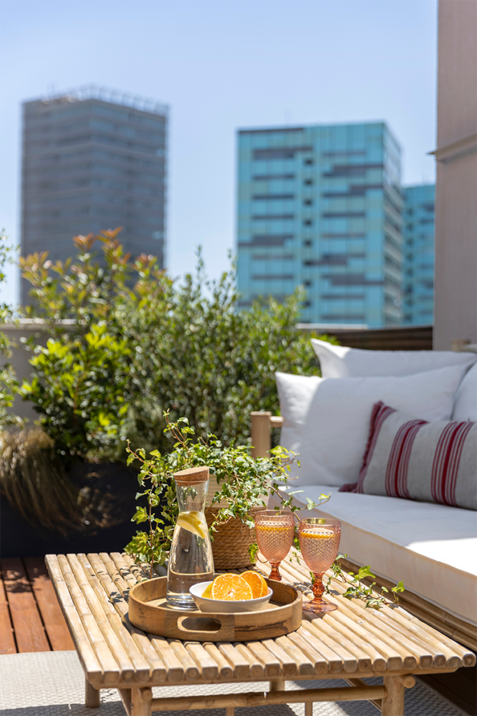 Para inspirarse: un pequeño ático con dos terrazas invita a disfrutar de la calma