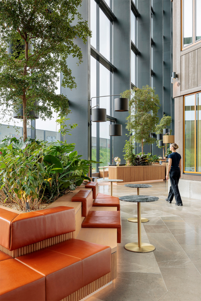 El diseño de este atrio es un equilibrio entre historia y modernidad