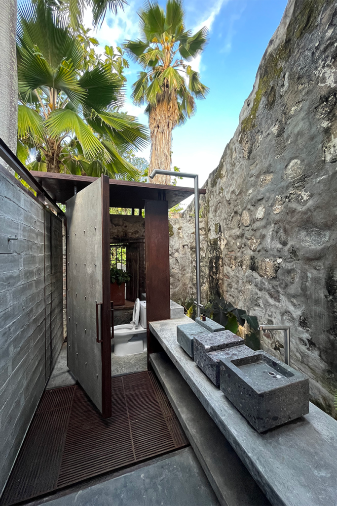 Un baño ‘que no parece un baño’ de octubre arquitectura