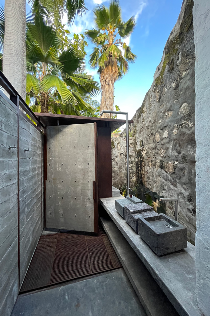 Un baño ‘que no parece un baño’ de octubre arquitectura