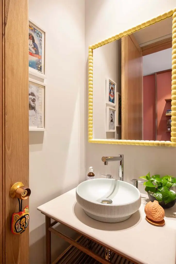 Una sala de baño: un espacio que logra ser íntimo, práctico y evocador