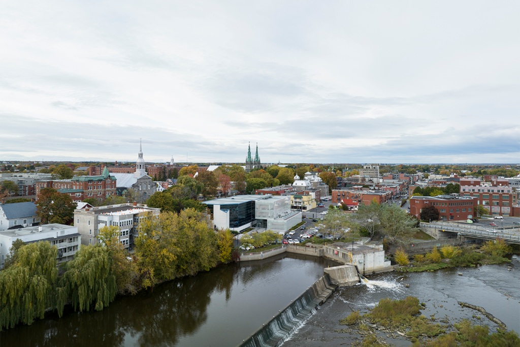 Una biblioteca en canadá con un diseño que combina el pragmatismo y la creatividad