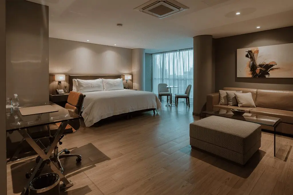 El diseño silencioso de este hotel en medellín lo convierte en un atractivo arquitectónico El diseño silencioso de este hotel en medellín lo convierte en un atractivo arquitectónico