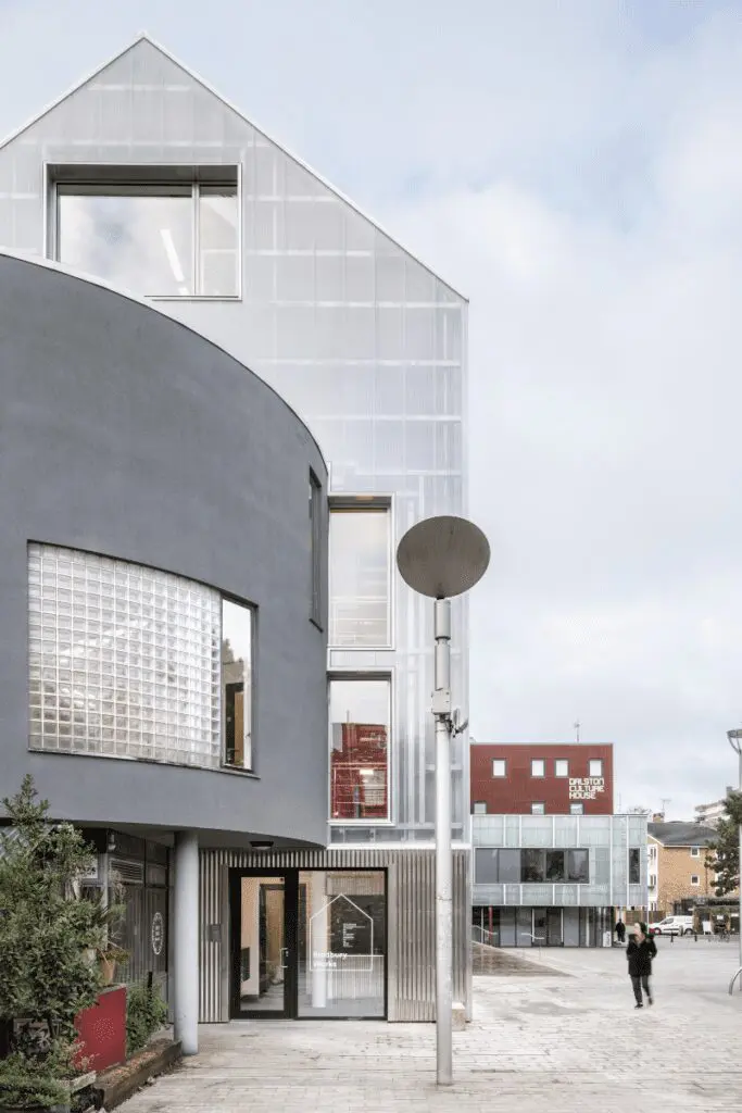 Intervenir lo existente: bradbury works, un ejercicio de reciclaje arquitectónico