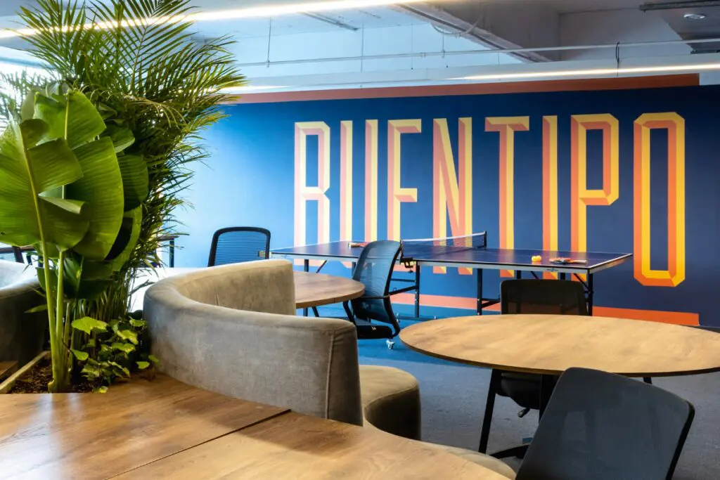 Estas oficinas con estilo cinematográfico son una experiencia para los sentidos