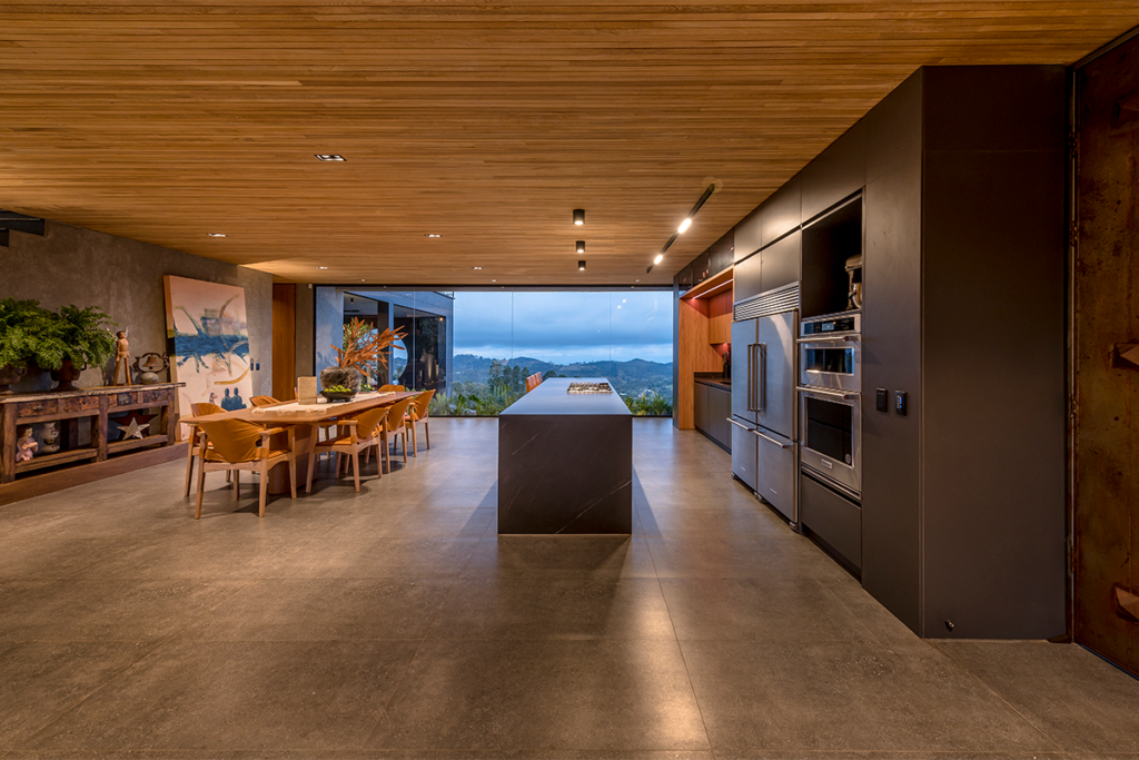 Casa c179: apertura y sofisticación en las montañas de envigado, antioquia