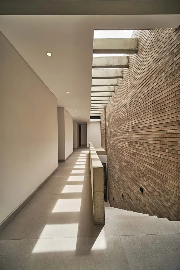 La vista hacia el lago calima es la protagonista de esta casa en el valle del cauca La vista hacia el lago calima es la protagonista de esta casa en el valle del cauca