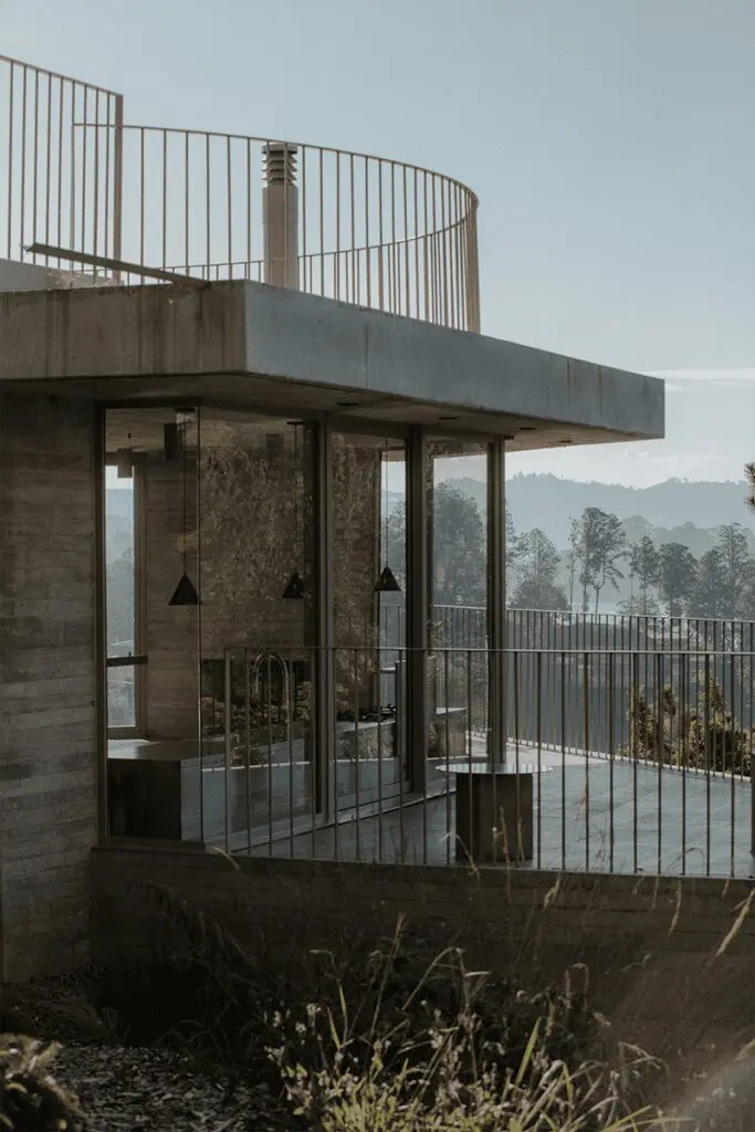 Esta casa en la punta de la montaña se integra de tres formas a al paisaje en antioquia Esta casa en la punta de la montaña se integra de tres formas a al paisaje en antioquia
