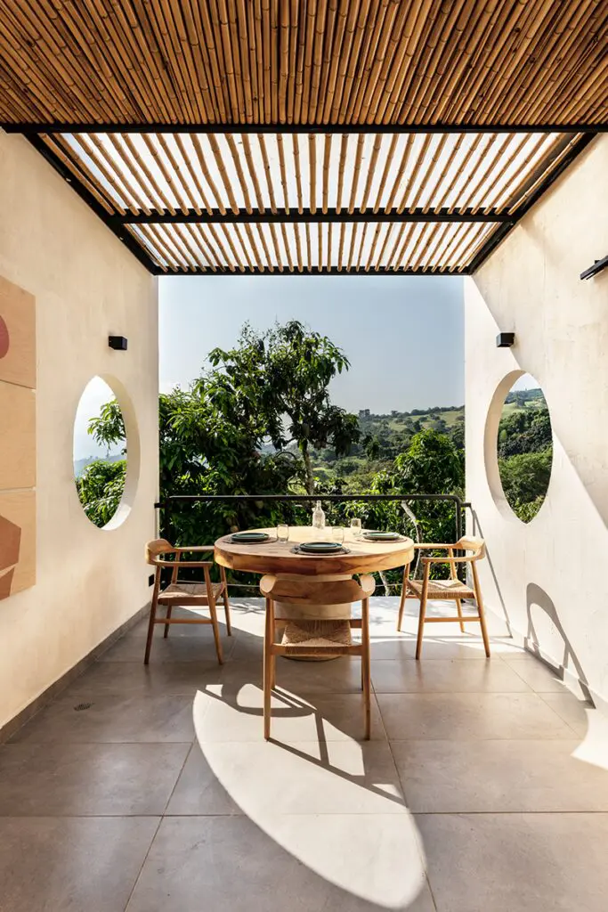 La arquitectura de esta casa propone un recorrido cinematográfico