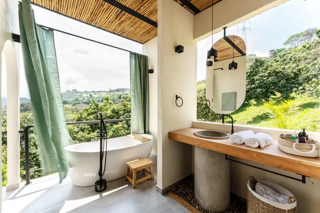 La arquitectura de esta casa propone un recorrido cinematográfico