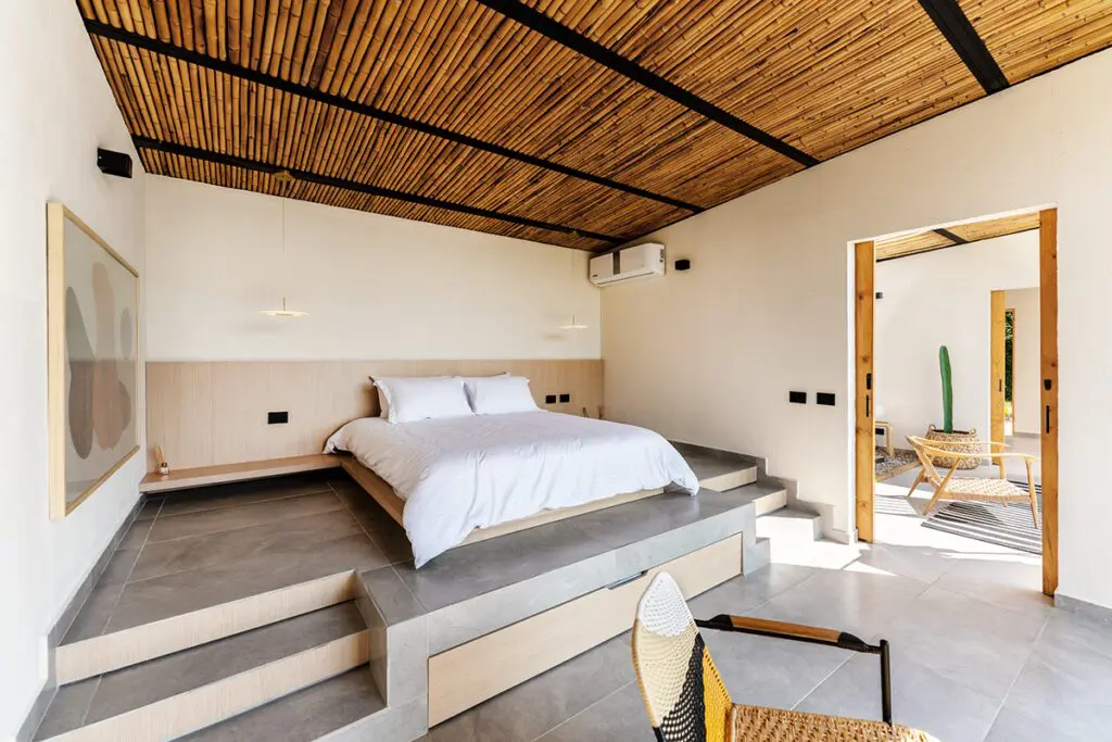 La arquitectura de esta casa propone un recorrido cinematográfico